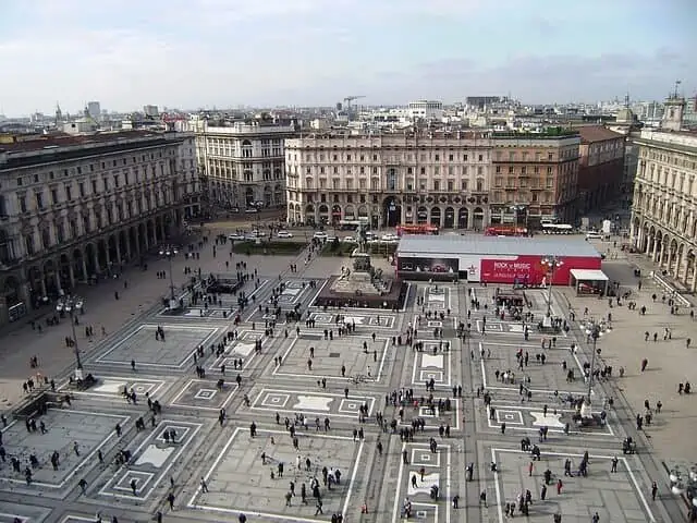 פיאצה דל דואומו Piazza Del Duomo כיכר הדואמו