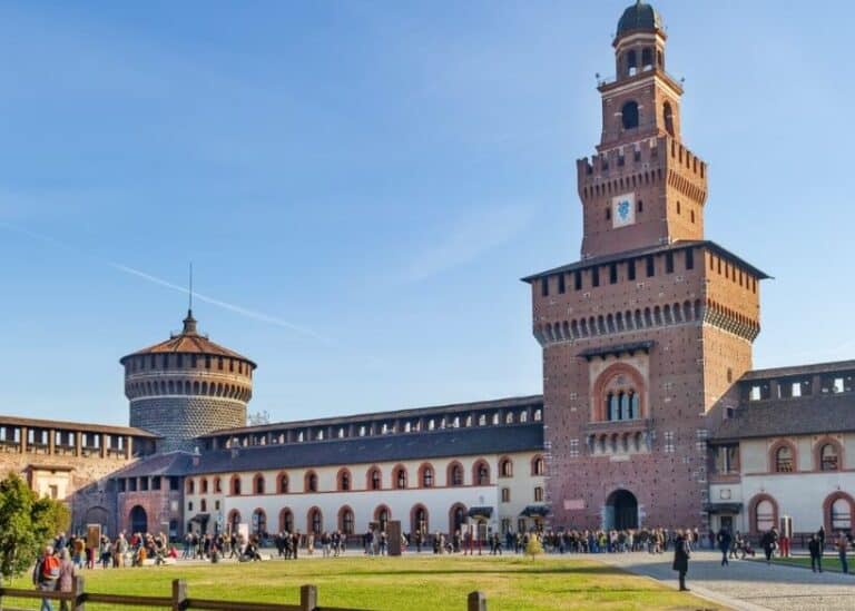 מבצר ספורצסקו הוא אחד המקומות היפים במילאנו
