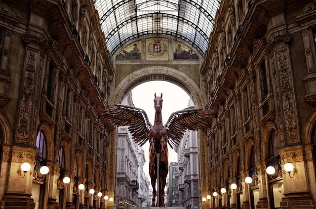 גלריית ויטוריו אמנואלה השני זהו הקניון הפעיל העתיק ביותר באיטליה